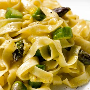 Pasta with Grilled Asparagus and Lemon Flavoured Extra Virgin Olive Oil