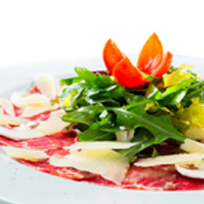 Salade de carpaccio au poivron rouge grillé